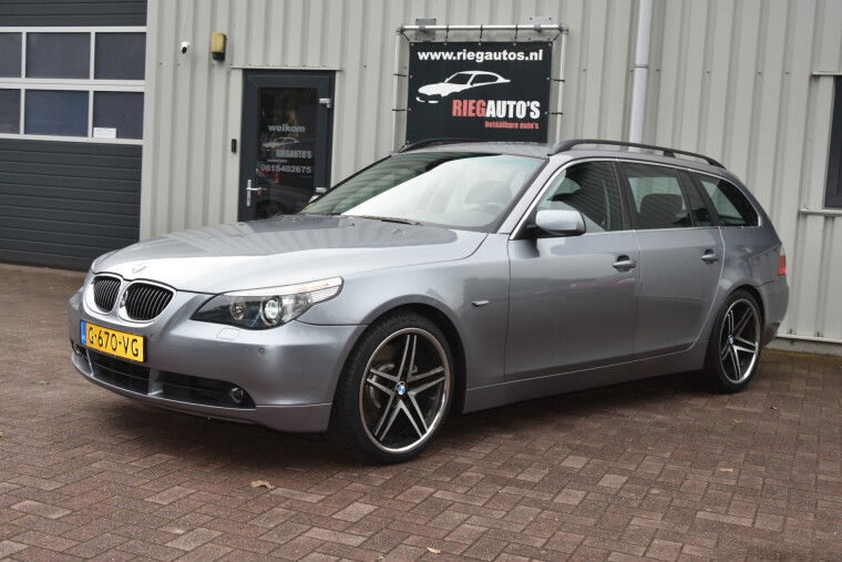Foto van BMW 5 Serie Touring 545i Executive. BTW auto! PDC, Trekhaak, Breedset velgen!!