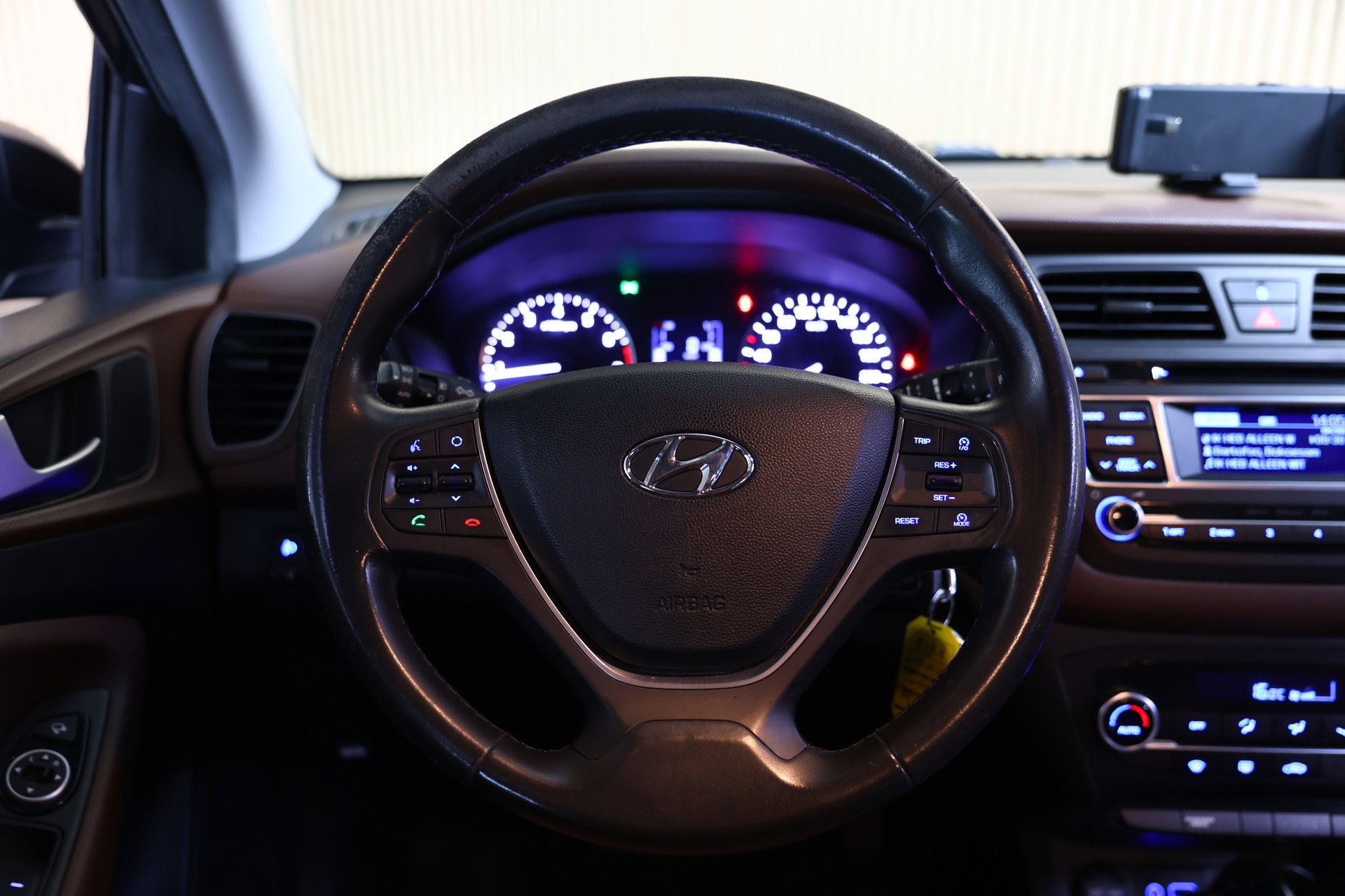Hyundai 1.2 HP i-Motion Comfort CRUISE CLIMA BT THAAK '15 - foto 27