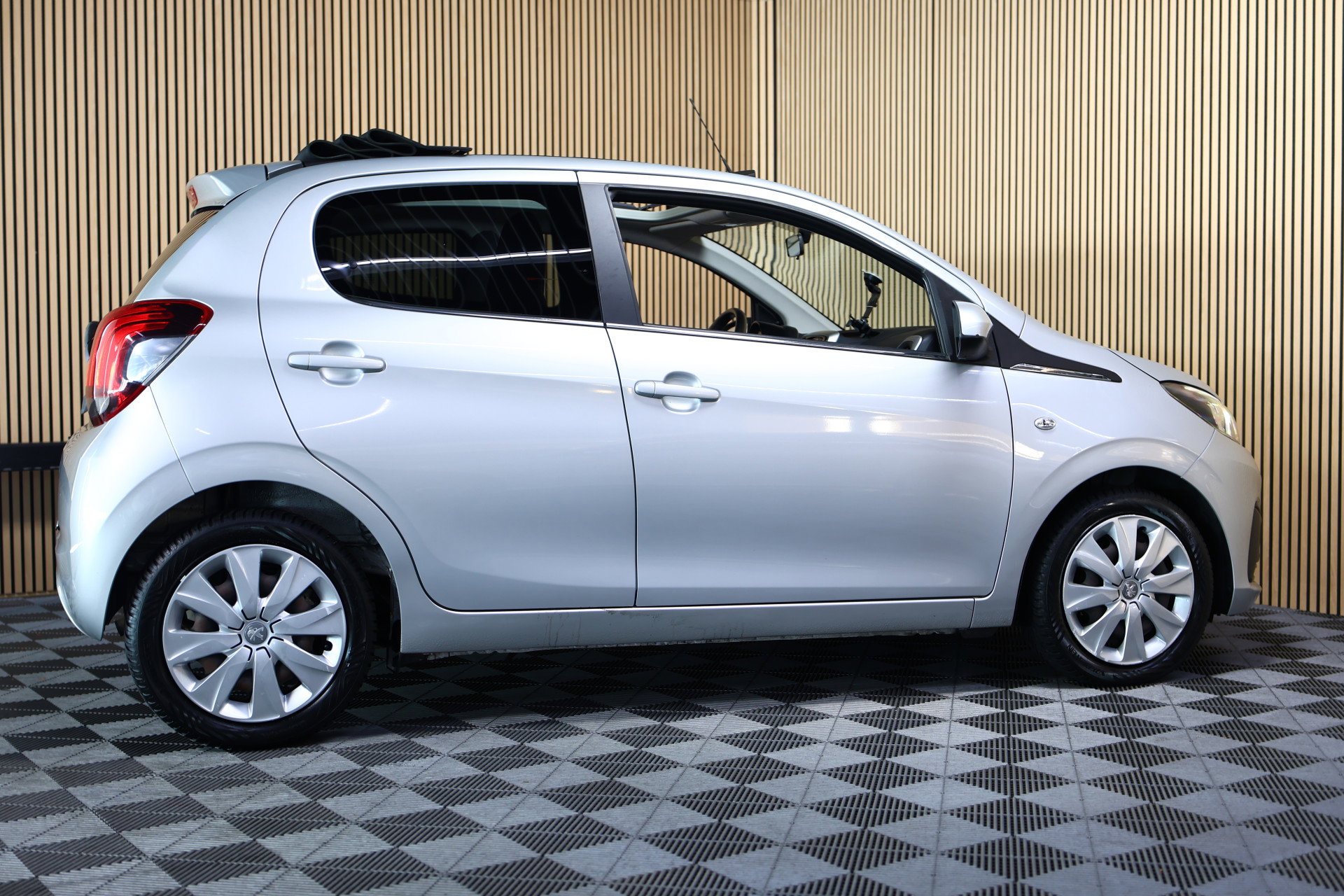 Peugeot 1.2 Puretech Allure CABRIO TOP NAVIGATIE CARPLAY AIRCO A. CAMERA 2018 - foto 10