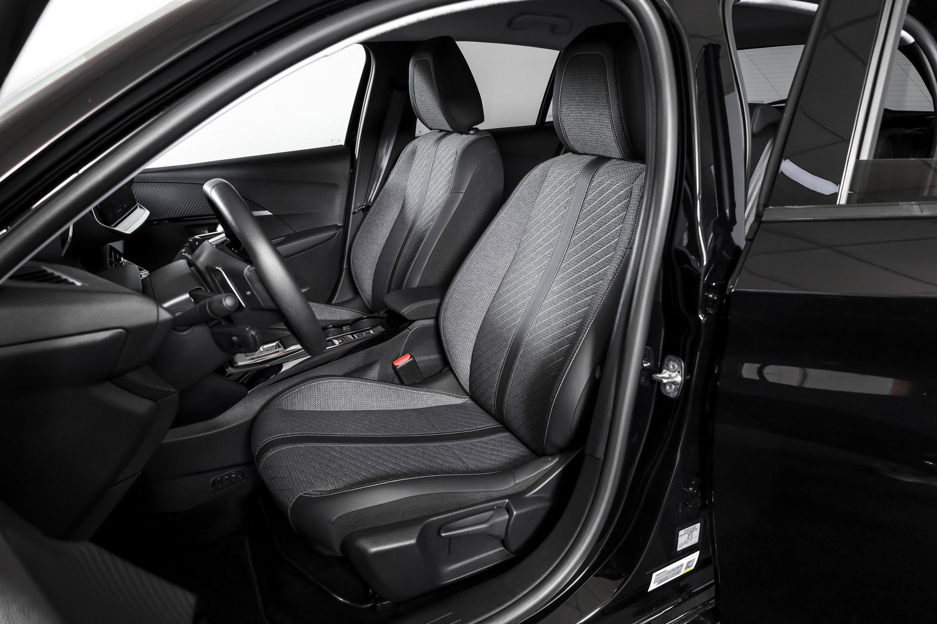 Peugeot - 208