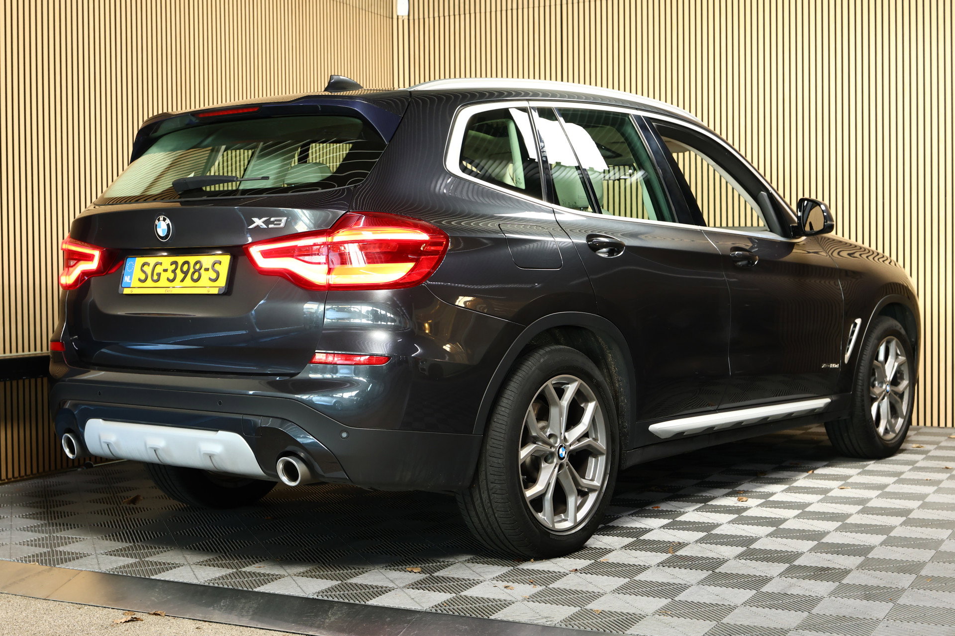 BMW xDrive20d AUT Executive PANO LEDER NAV FULL-LED PDC "18 - foto 35