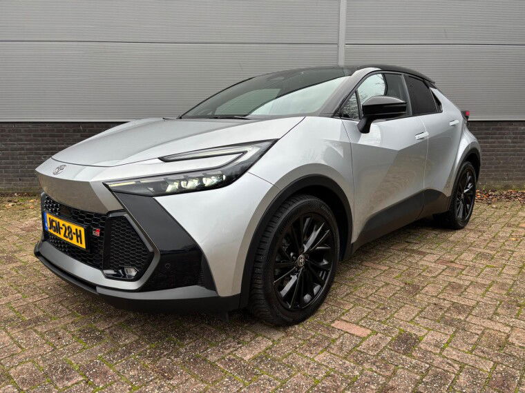 Foto van Toyota C-HR 2.0 Plug-in Hybrid 220 GR SPORT Limited