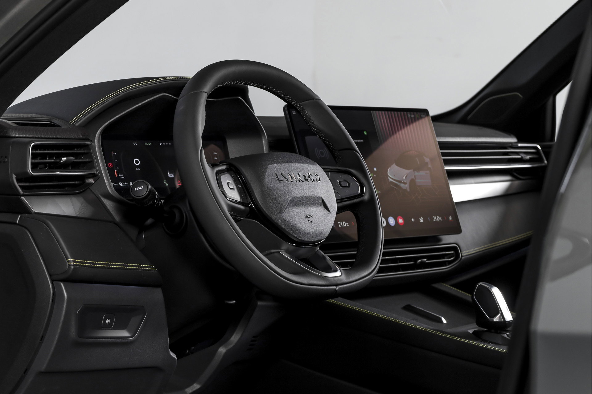 Lynk & Co - 01