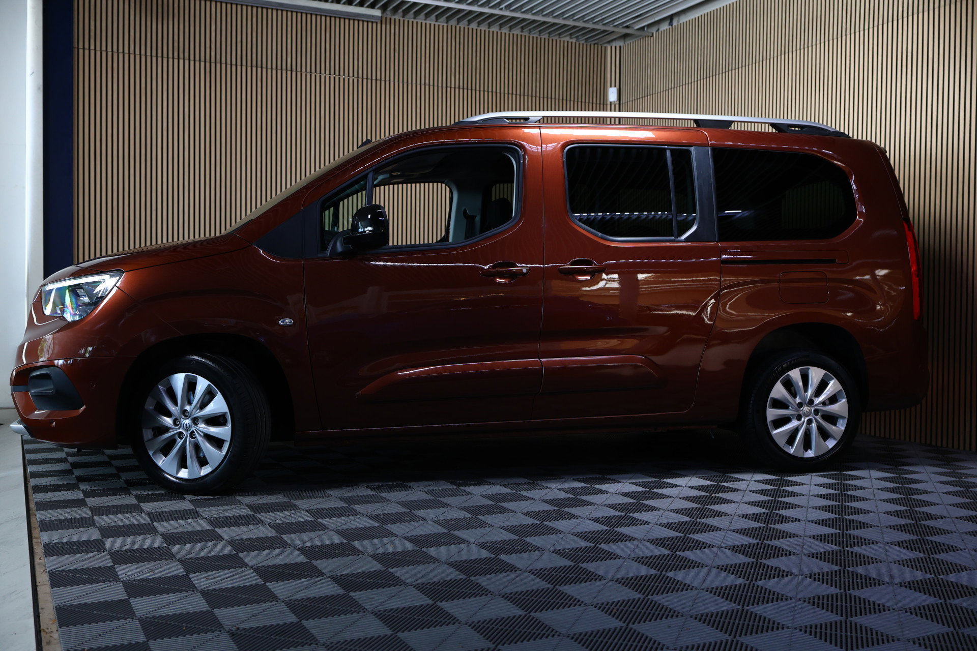 Opel Combo 1.2 Turbo Innovation XL 7pers AUTOM NAVI Carplay TREKH 360 Cam L2H1 '21 - foto 3