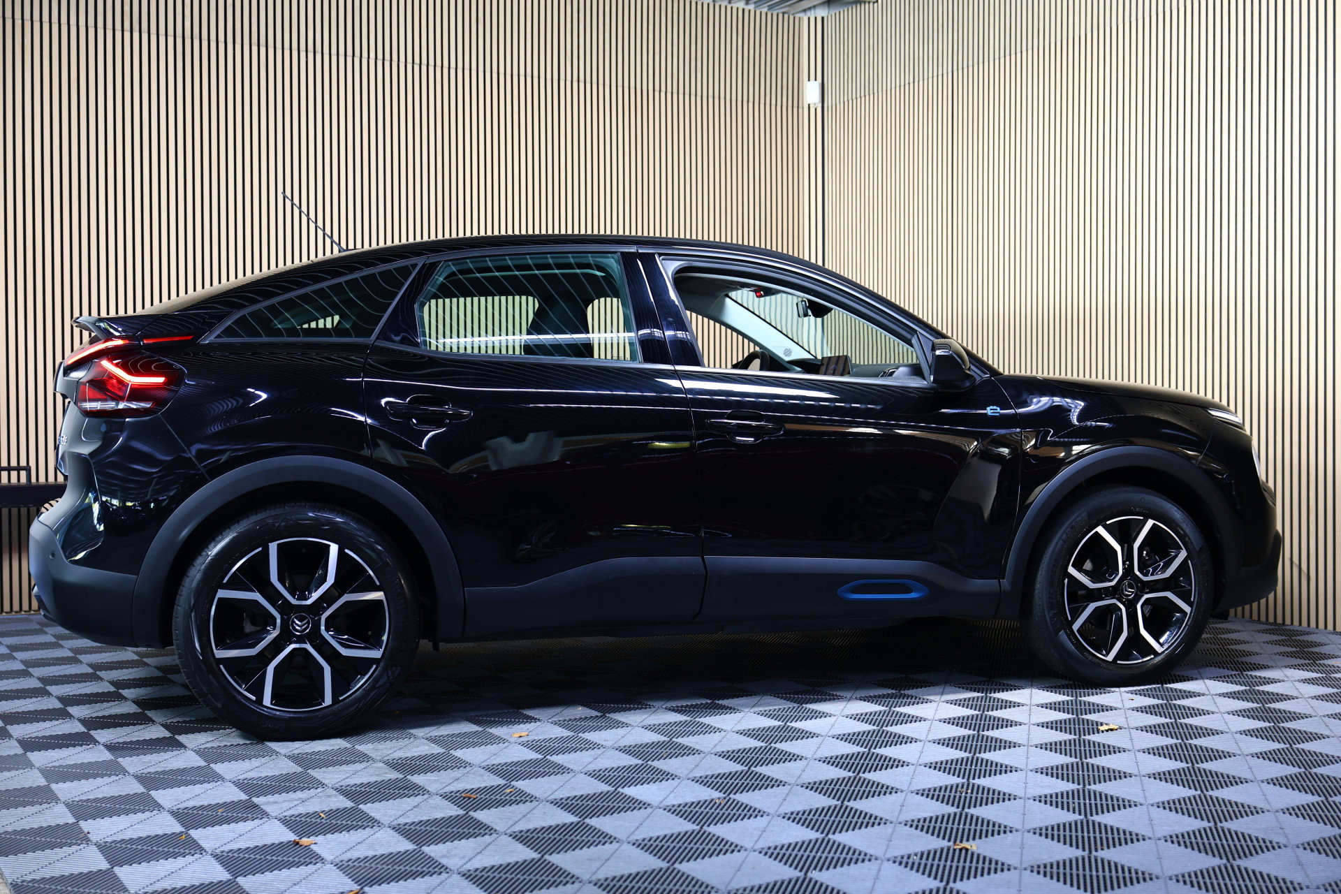 Citroën Shine 50 kWh CARPLAY CLIMA CAMERA NAVI VIRTUAL CRUISE LANE STOELVW '21 - foto 6