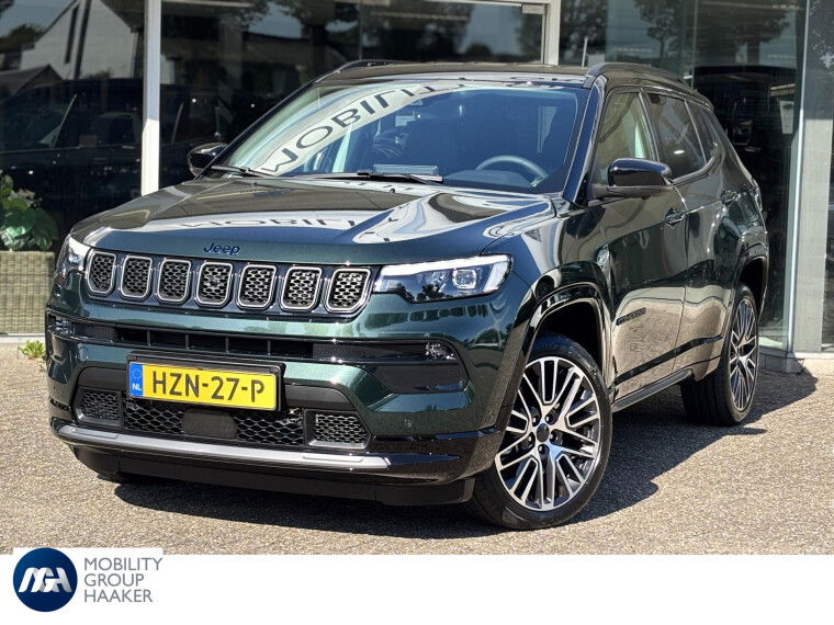 Foto van Jeep Compass 4xe 240 Plug-in Hybrid Electric Summit