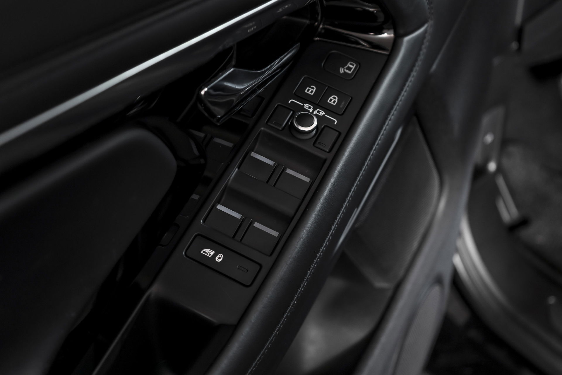 Land Rover - Range Rover Evoque