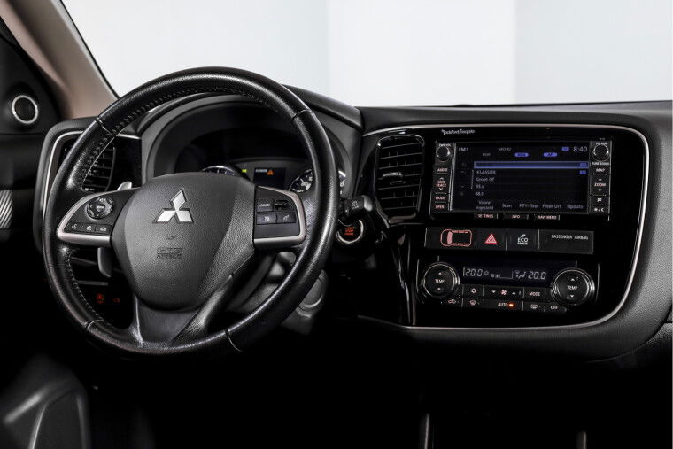 Mitsubishi - Outlander