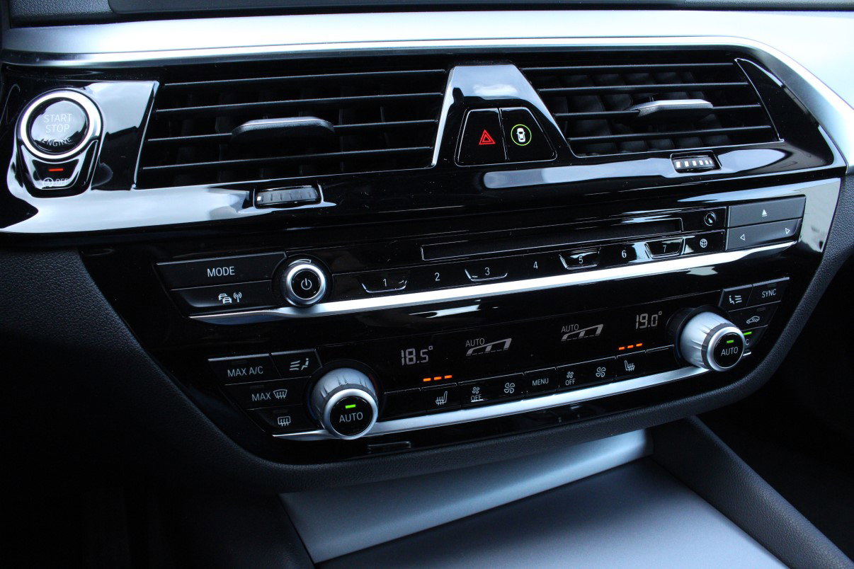 BMW Touring 520i Executive NAVI AVM LED STOELVW CAMERA LED '18 - foto 22