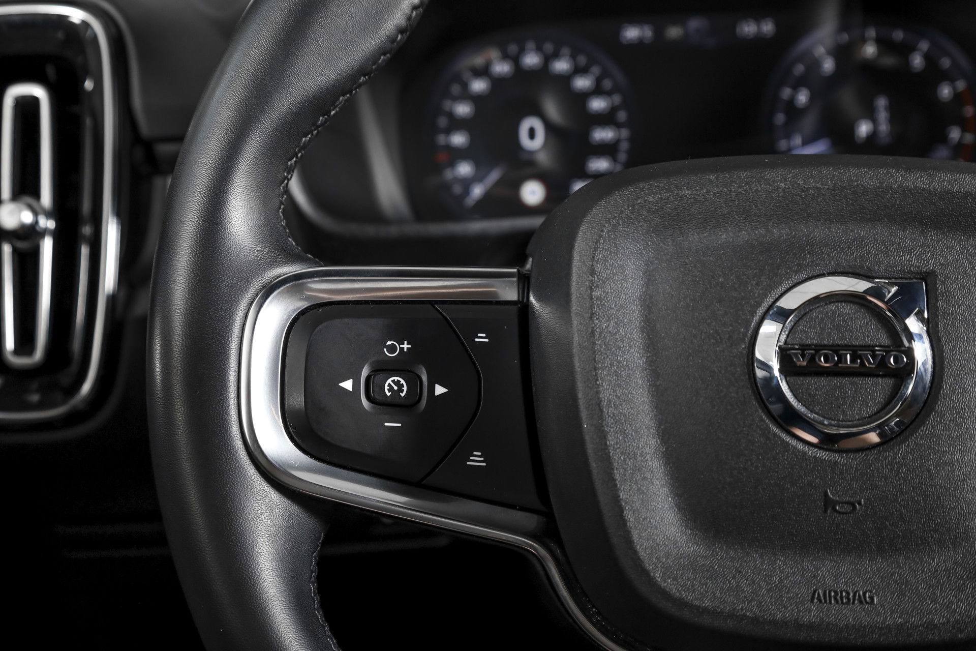 Volvo - XC40