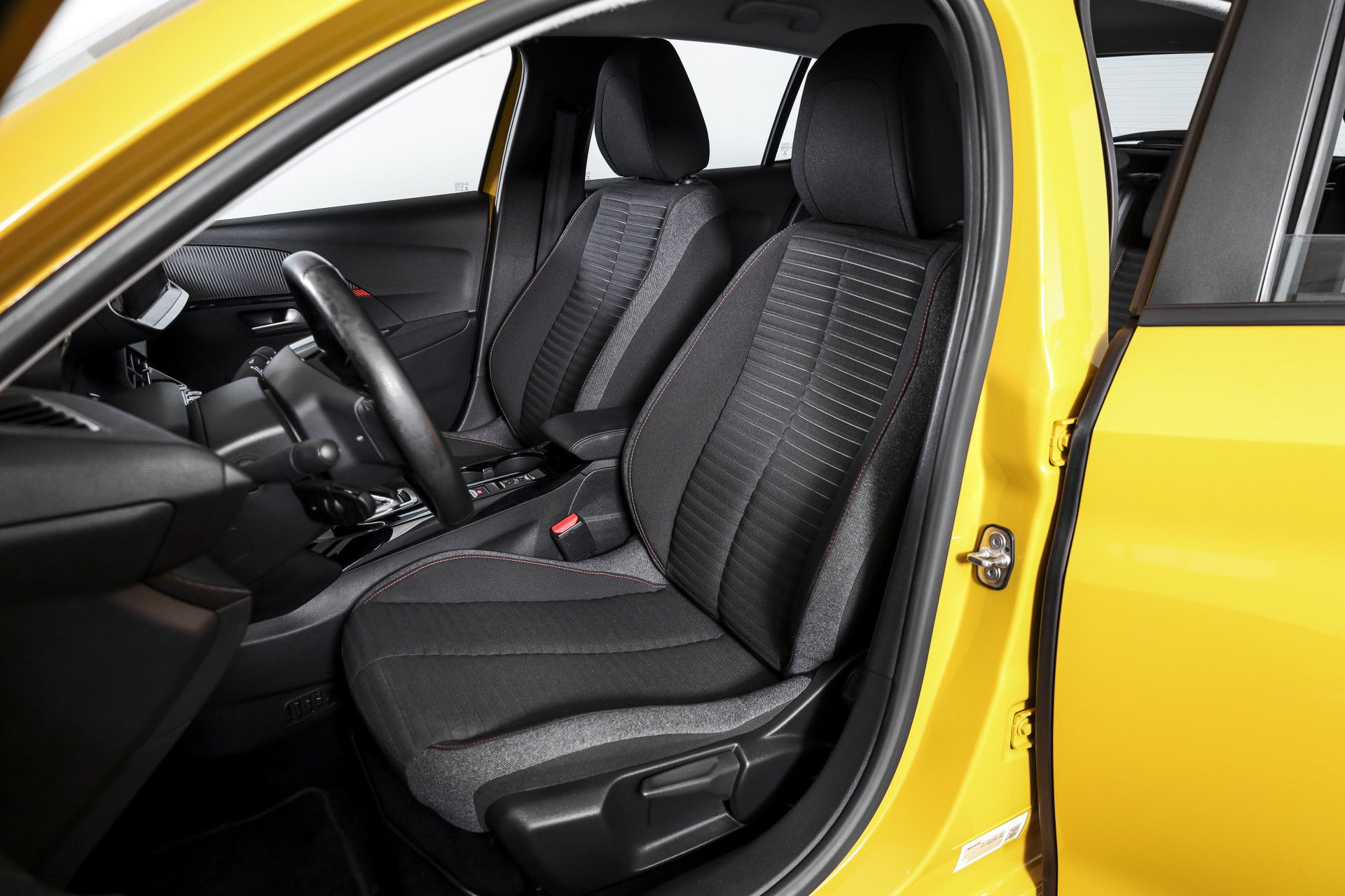 Peugeot - e-208