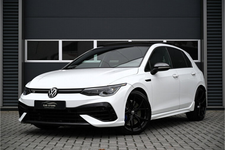Foto van Volkswagen Golf 2.0 TSI R 4MOTION 320 PK / PANO / AKRAPOVIC / HARMAN KARDON / IQ LIGHTS / 19" PRETORIA