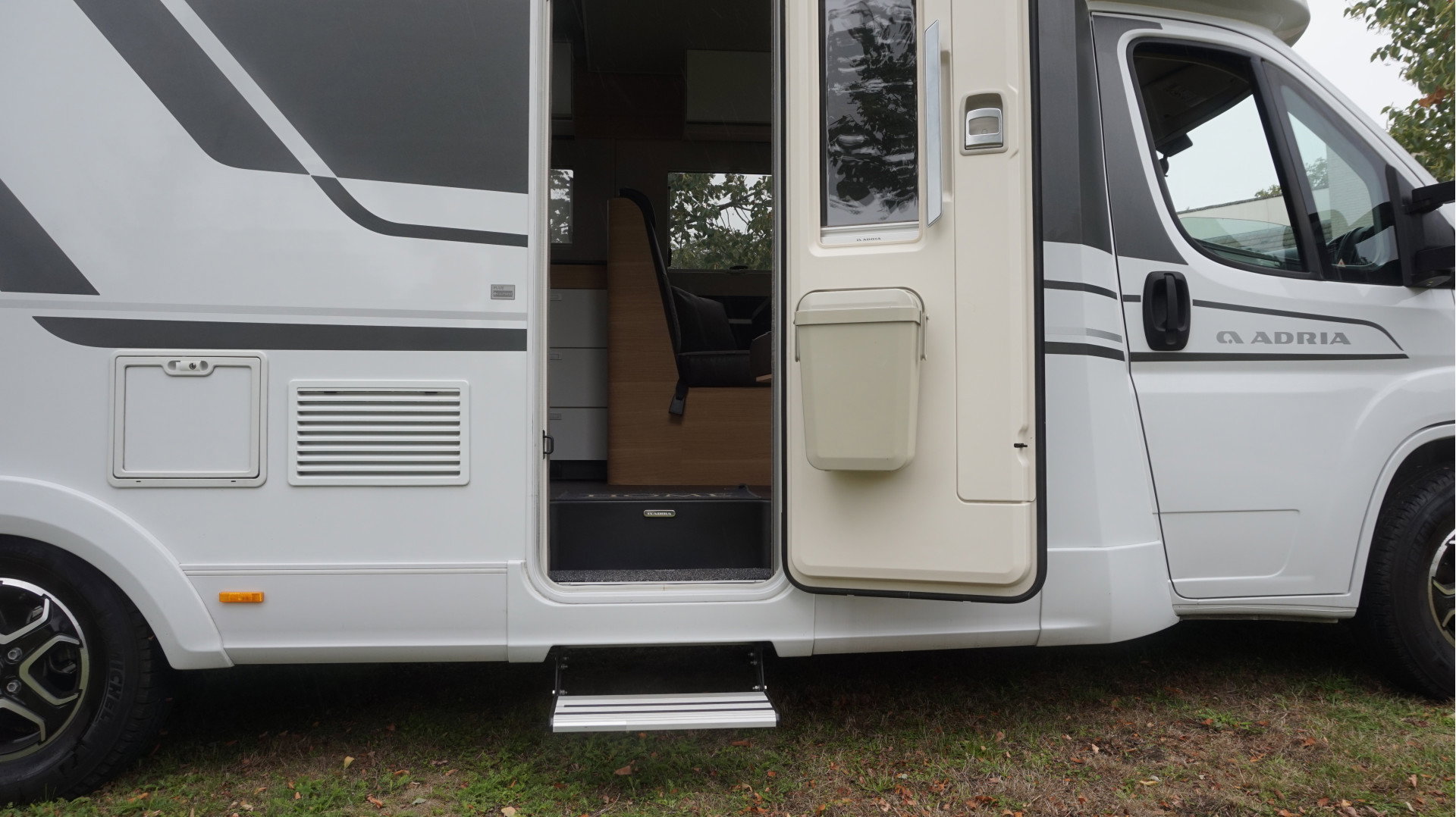 Adria MATRIX 670SC PLUS AUTOMAAT 141 pk Zonnepan. Electr. Fietsendrager / Hefbed 023 - foto 16