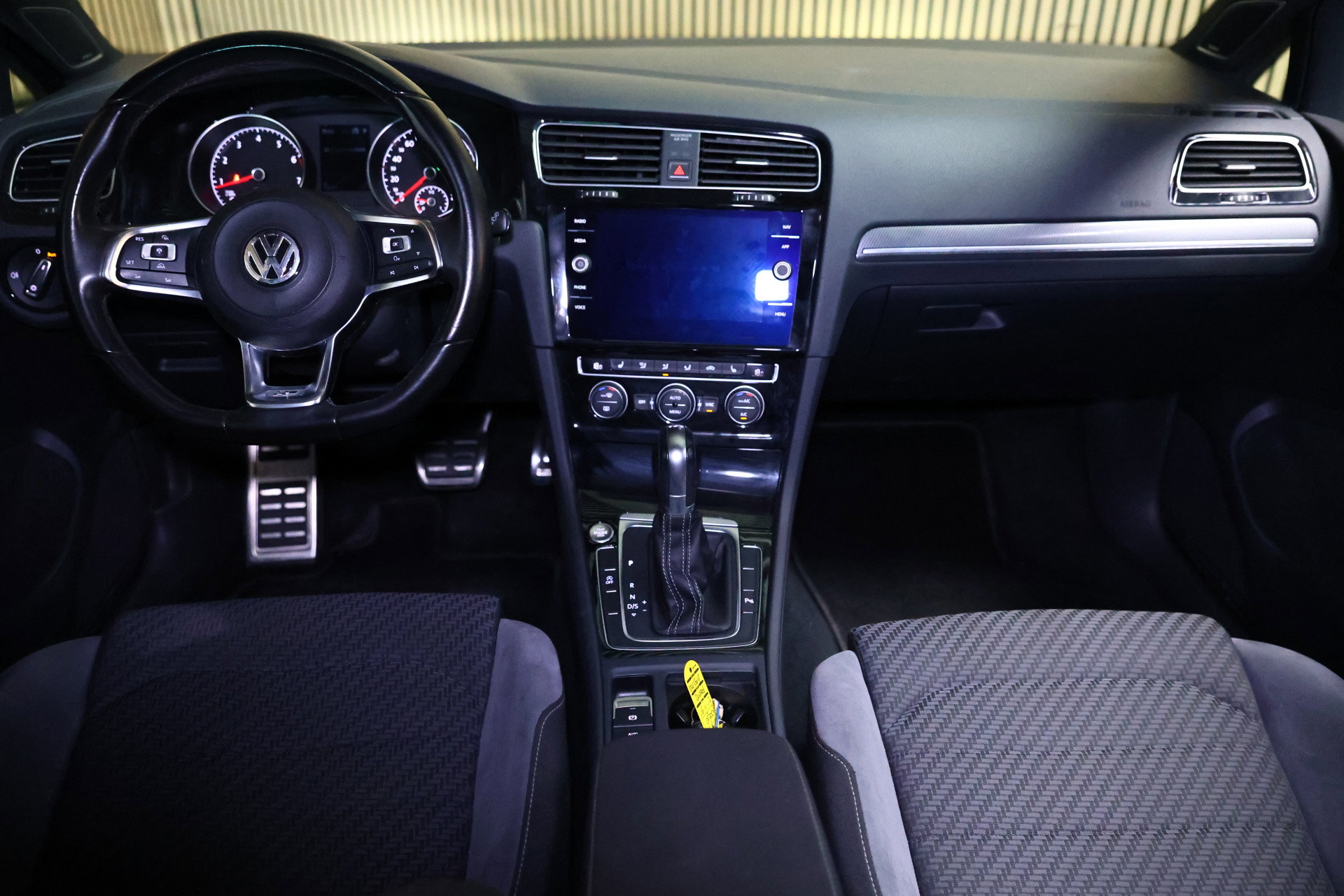 Volkswagen 1.5 TSI Highline Business R DSG NAVI DYNAUDIO ACC CLIMA STOELVW LED '17 - foto 2