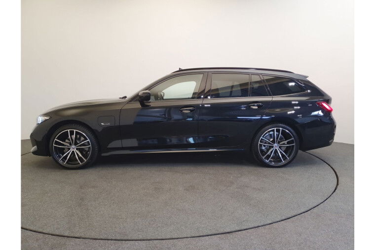 BMW 3 Serie Touring 330e M-Sport Touring xDrive M-Sport, Sportstoelen, Cruise control