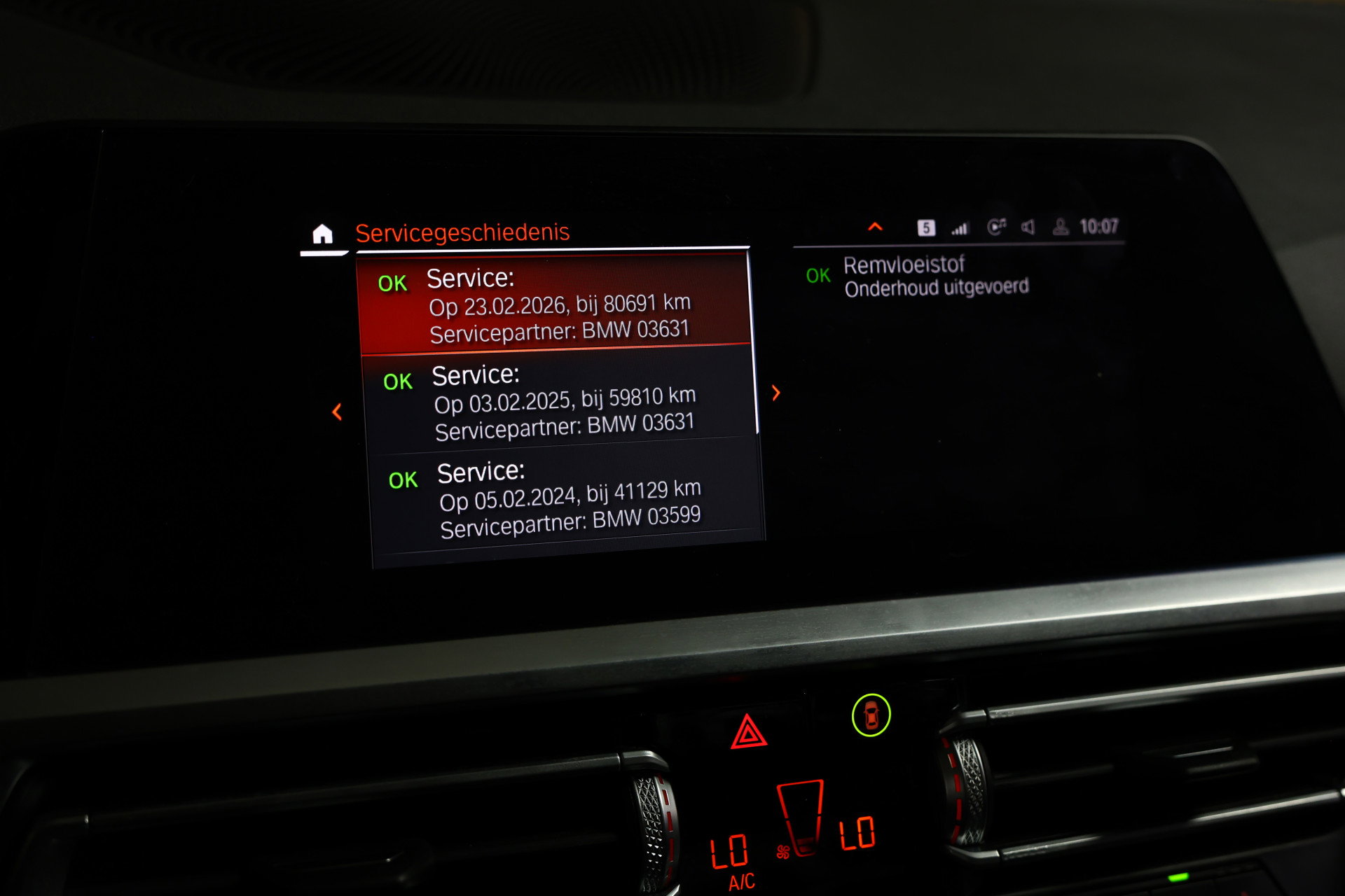 BMW 318i Business M SPORT Edition AVM SPORTLEDER NAVI CARPLAY VIRTUAL '21 - foto 46