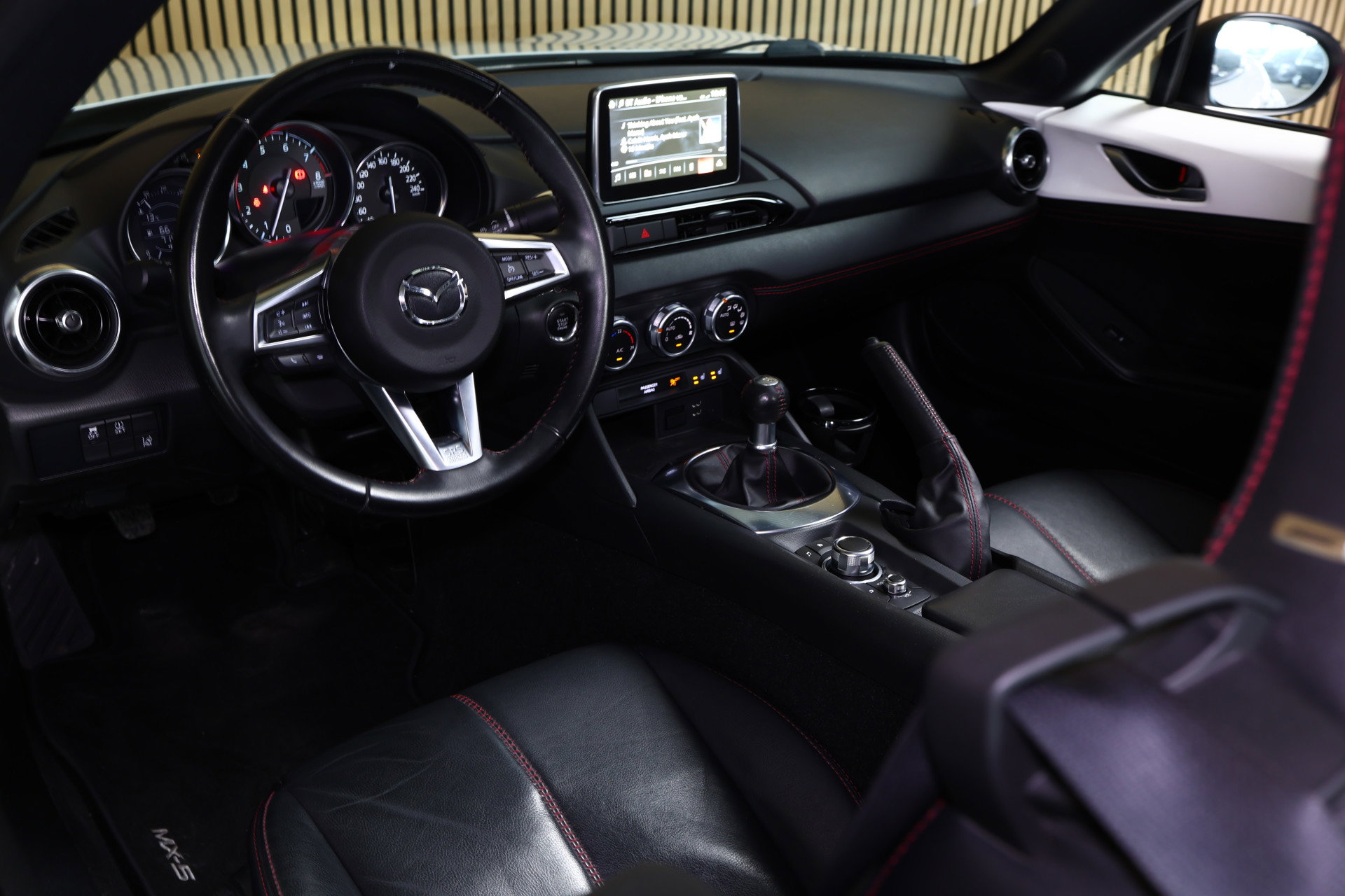 Mazda 1.5 SkyActiv-G 131 GT-M BOSE LEDER NAVI KEYLESS CRUISE BT "16 - foto 26