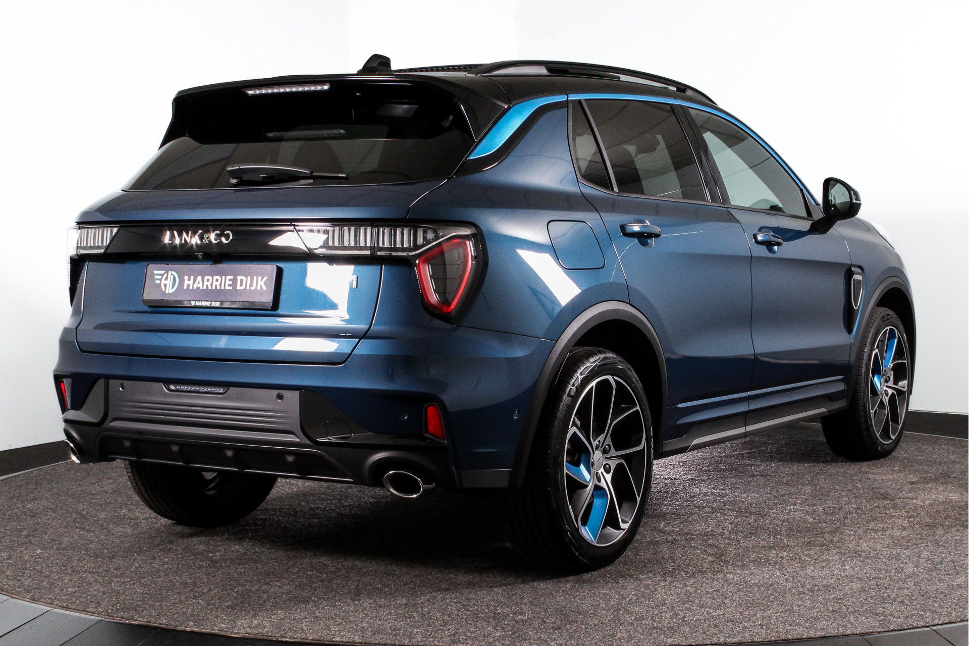 Lynk & Co - 01