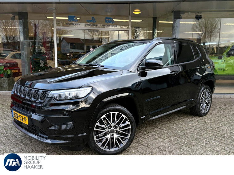 Foto van Jeep Compass 4xe 240 Plug-in Hybrid Electric Summit