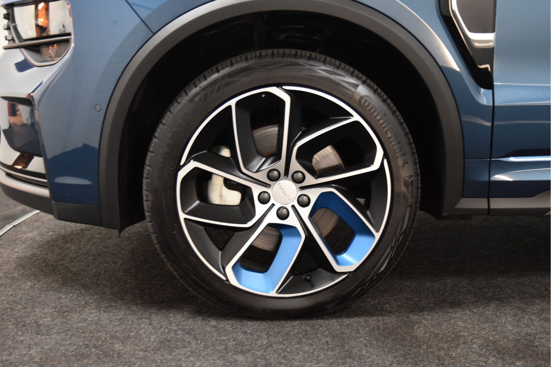 Lynk & Co - 01