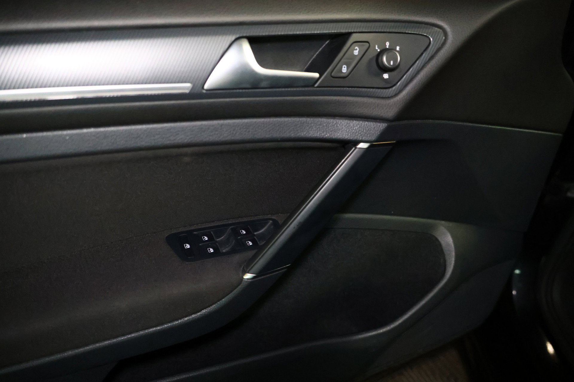 Volkswagen 1.5 TSI Highline Business R DSG NAVI DYNAUDIO ACC CLIMA STOELVW LED '17 - foto 11