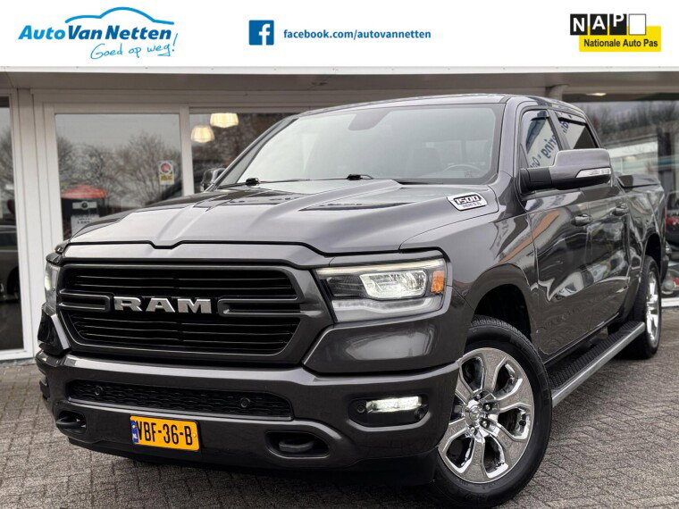 Foto van Dodge Ram 1500 4X4 5.7 V8 HEMI 402pk,4X4 Crew Cab Big Horn,Panodak,Clima,Stoelverw.,20"lmv,