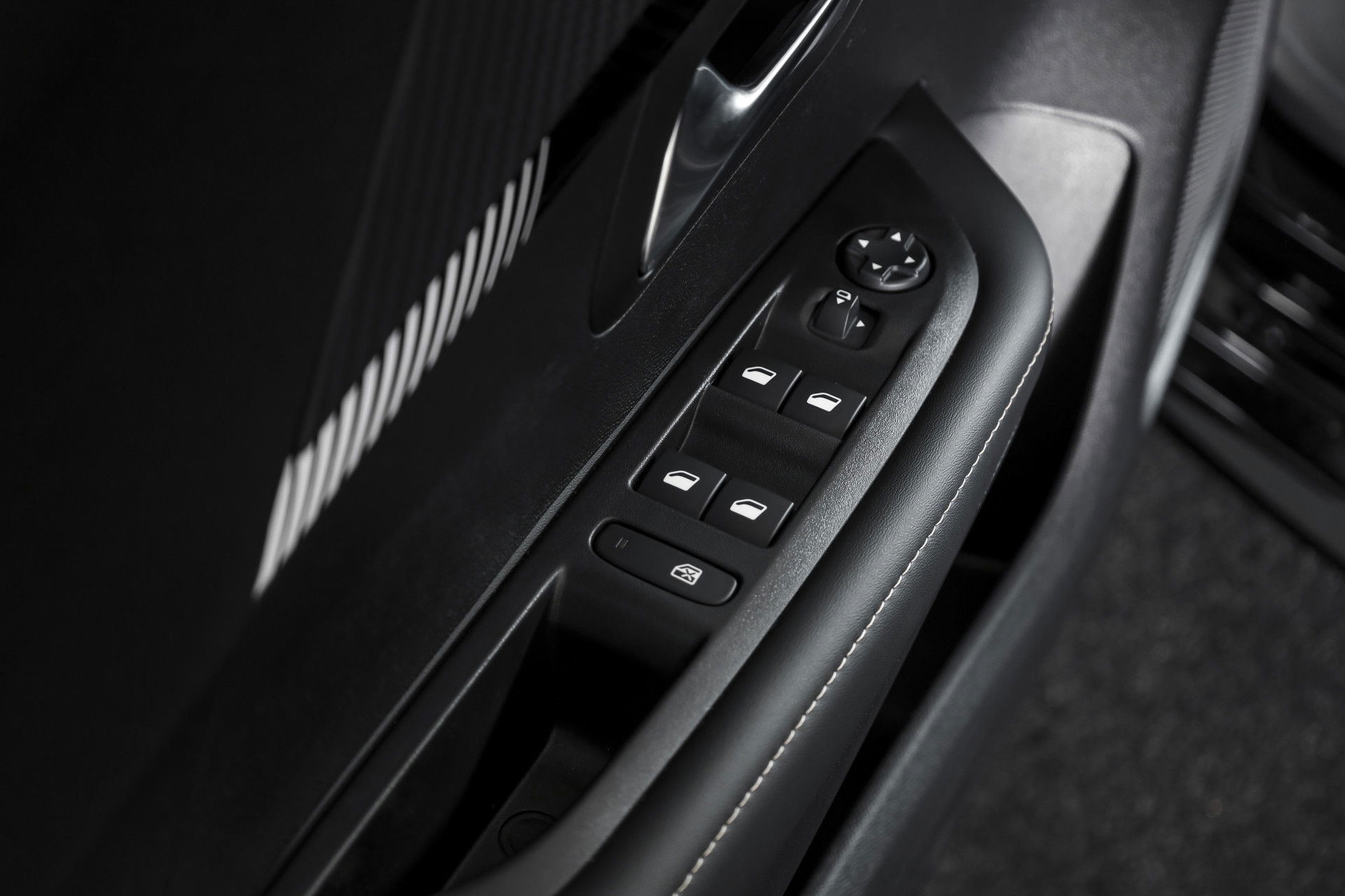 Peugeot - 208