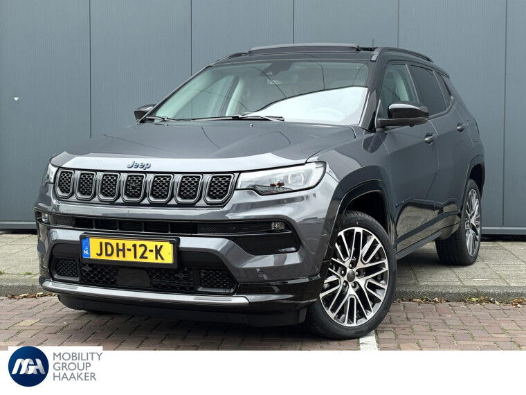 Foto van Jeep Compass 4xe 240 Plug-in Hybrid Electric Summit