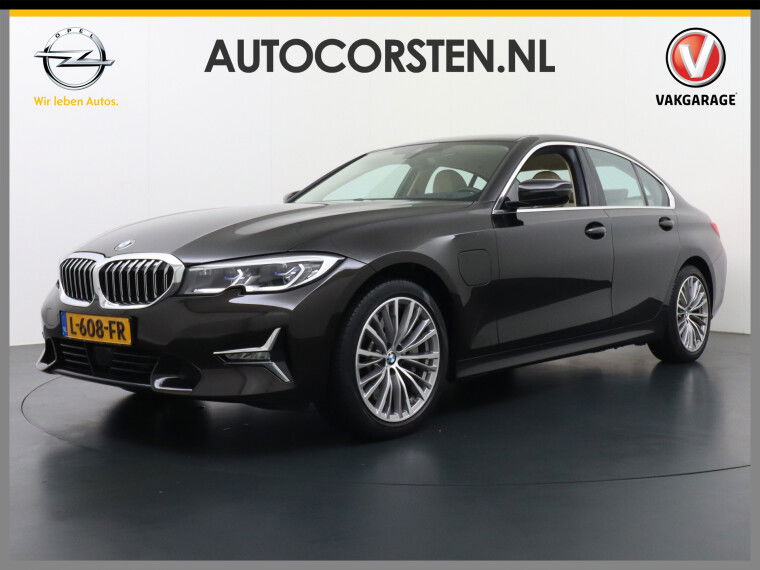 Foto van BMW 3-serie 330e 293PK Autom.8 Leder+Verwarmd+Elektr. Apple Carplay Android Auto Trekhaak Camera Adap.Cruise DAB+ Led Laserlicht Live cockpi