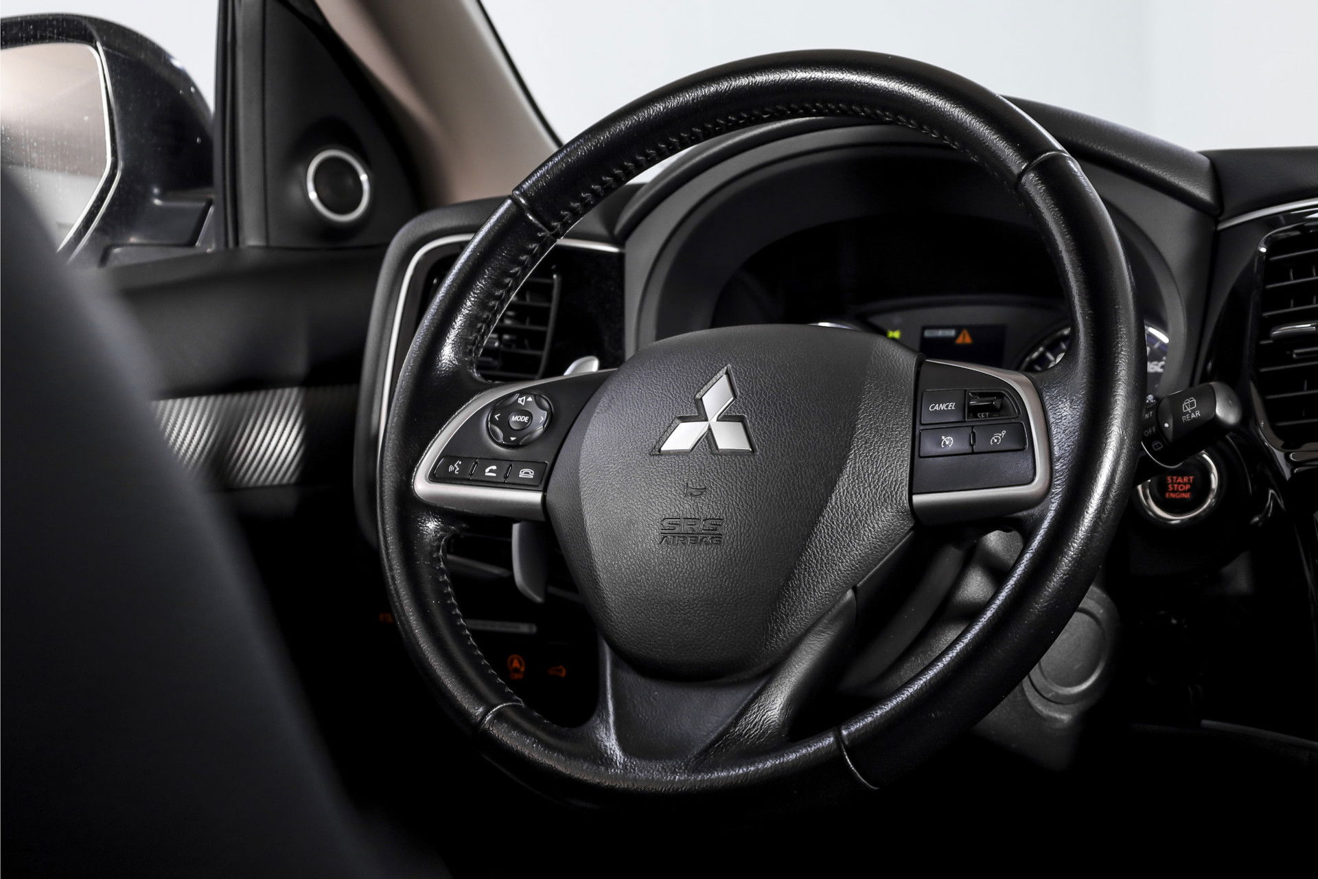 Mitsubishi - Outlander