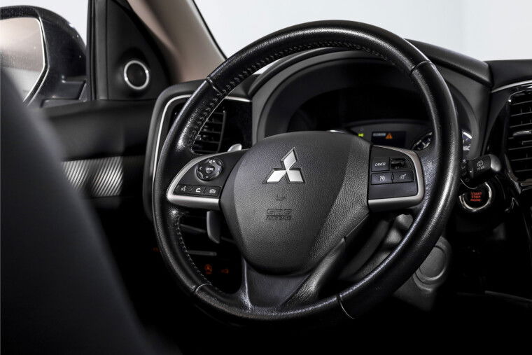 Mitsubishi - Outlander