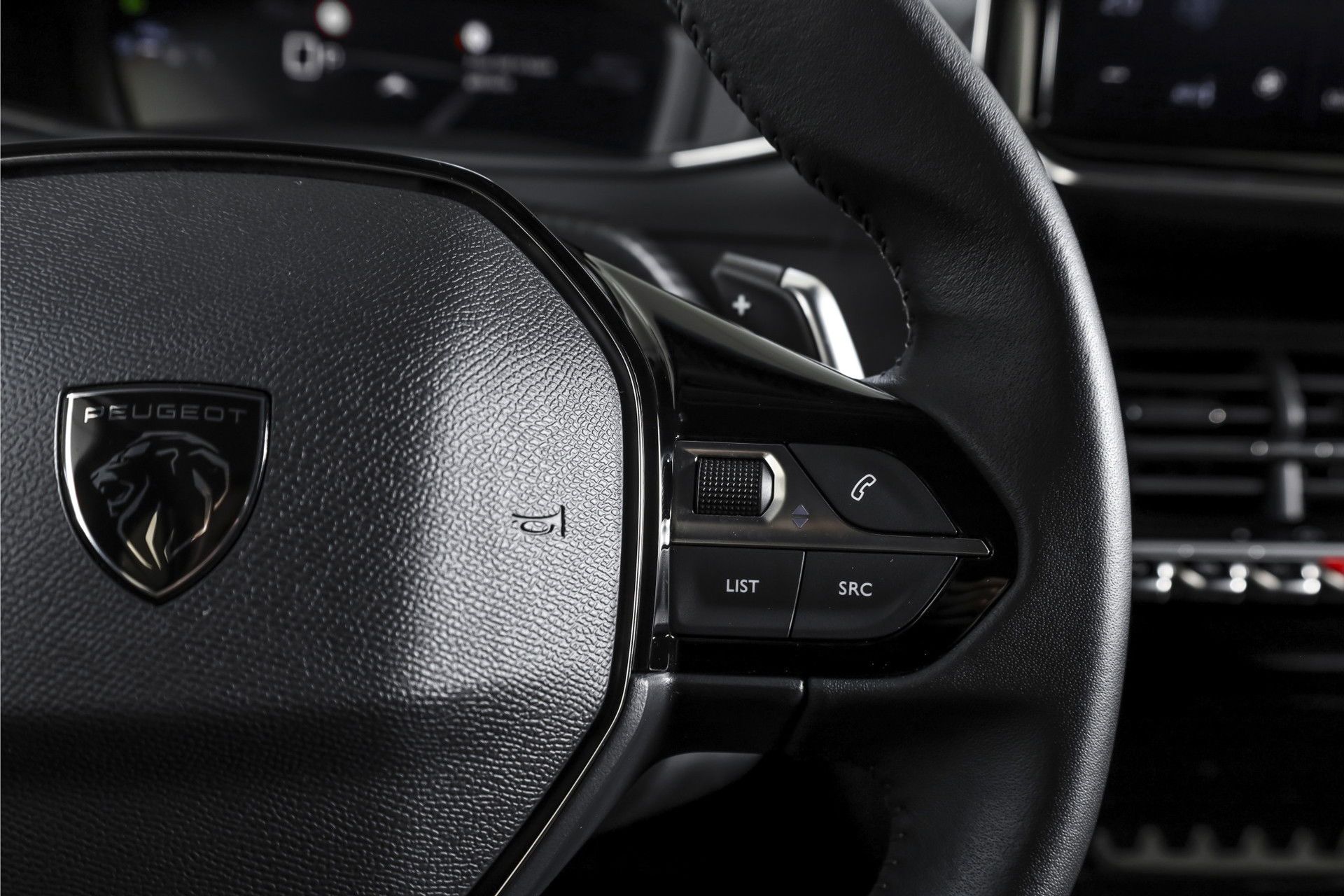 Peugeot - 208
