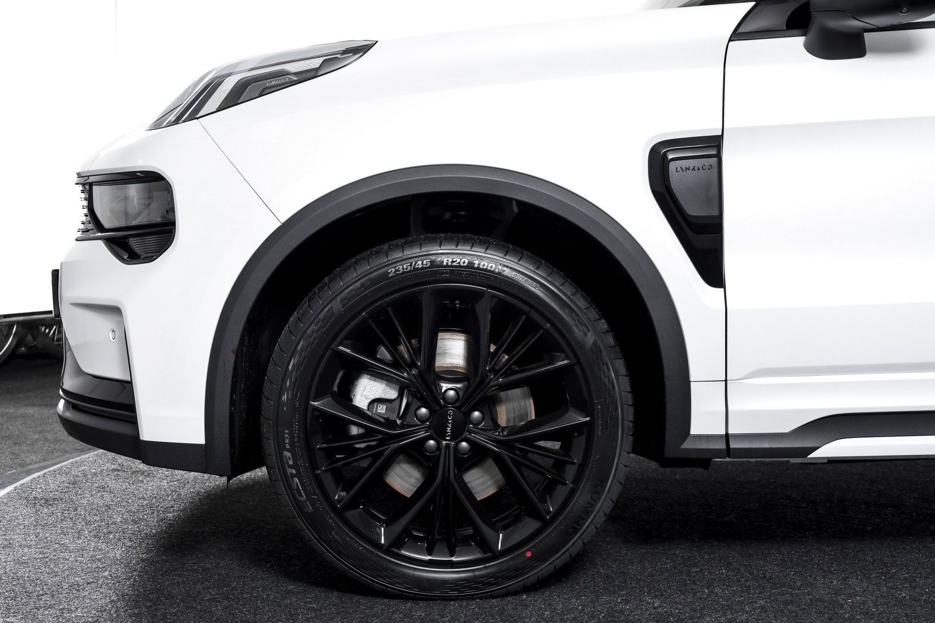 Lynk & Co - 01