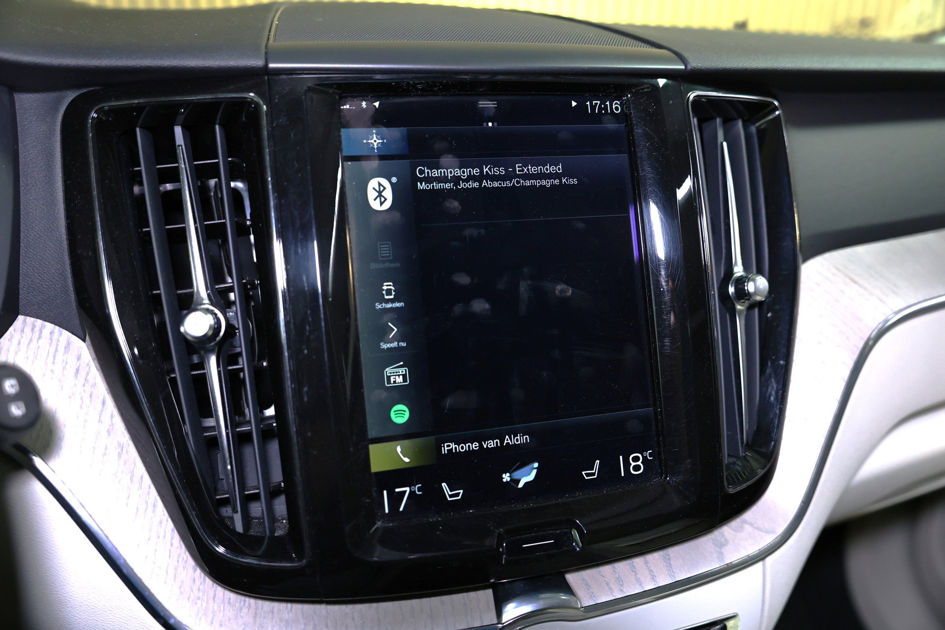 Volvo 2.0 T5 AWD Inscription AVM CARPLAY 360CAM MEMORY CRUISE KEYLESS START" 17 - foto 18