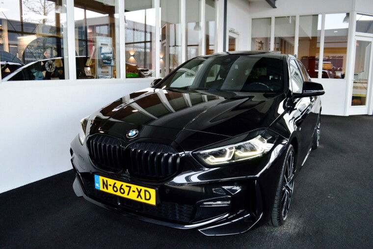 Foto van BMW 1-serie 118i M-Sportedition | 19" | Pano | Leder | Active Cruise