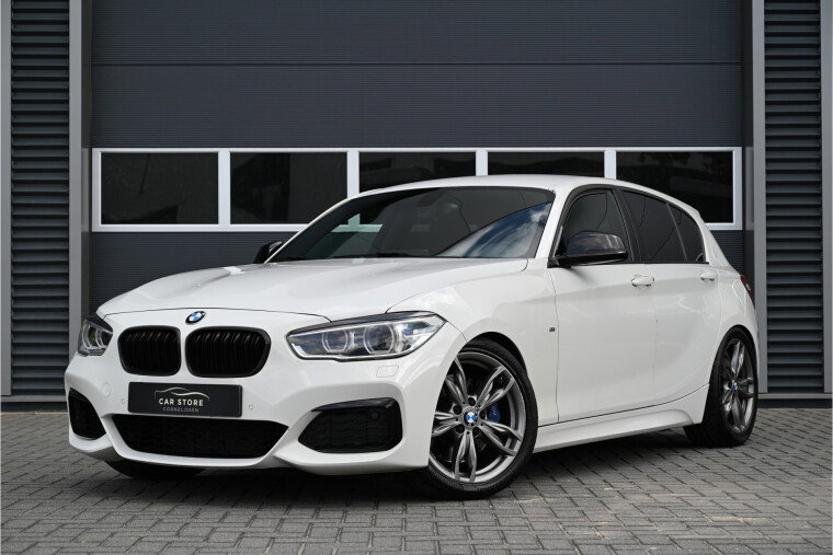 Foto van BMW 1-serie M140i / HANDGESCHAKELD / M-PERFORMANCE LSD / HPFP MHD STAGE 2+ / DOWN PIPE / 500+ PK