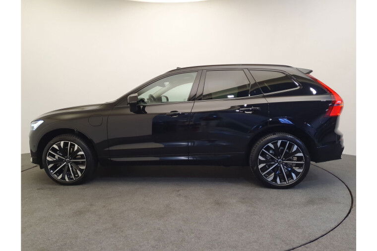 Volvo XC60 2.0 T6 Plug-in hybrid AWD Ultra Dark €78.942,- nieuw, Wegklapbare trekhaak, Panoramadak, Harman/Kardon