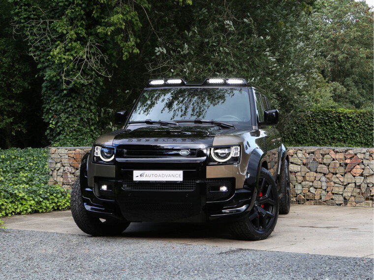 Foto van Land Rover Defender 3.0 P400 110 HSX Urban Commercial / Grijs Kenteken
