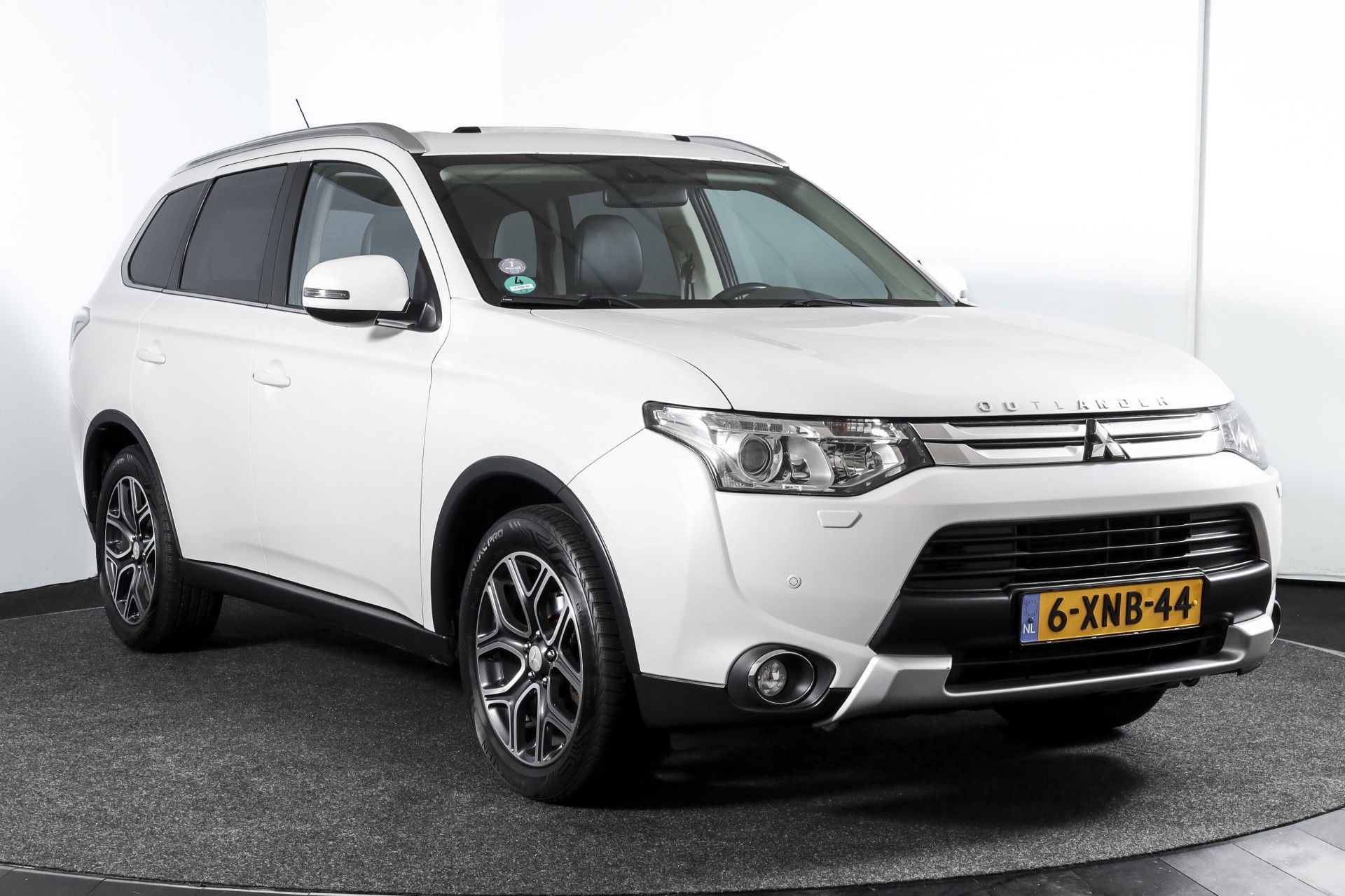 Mitsubishi - Outlander