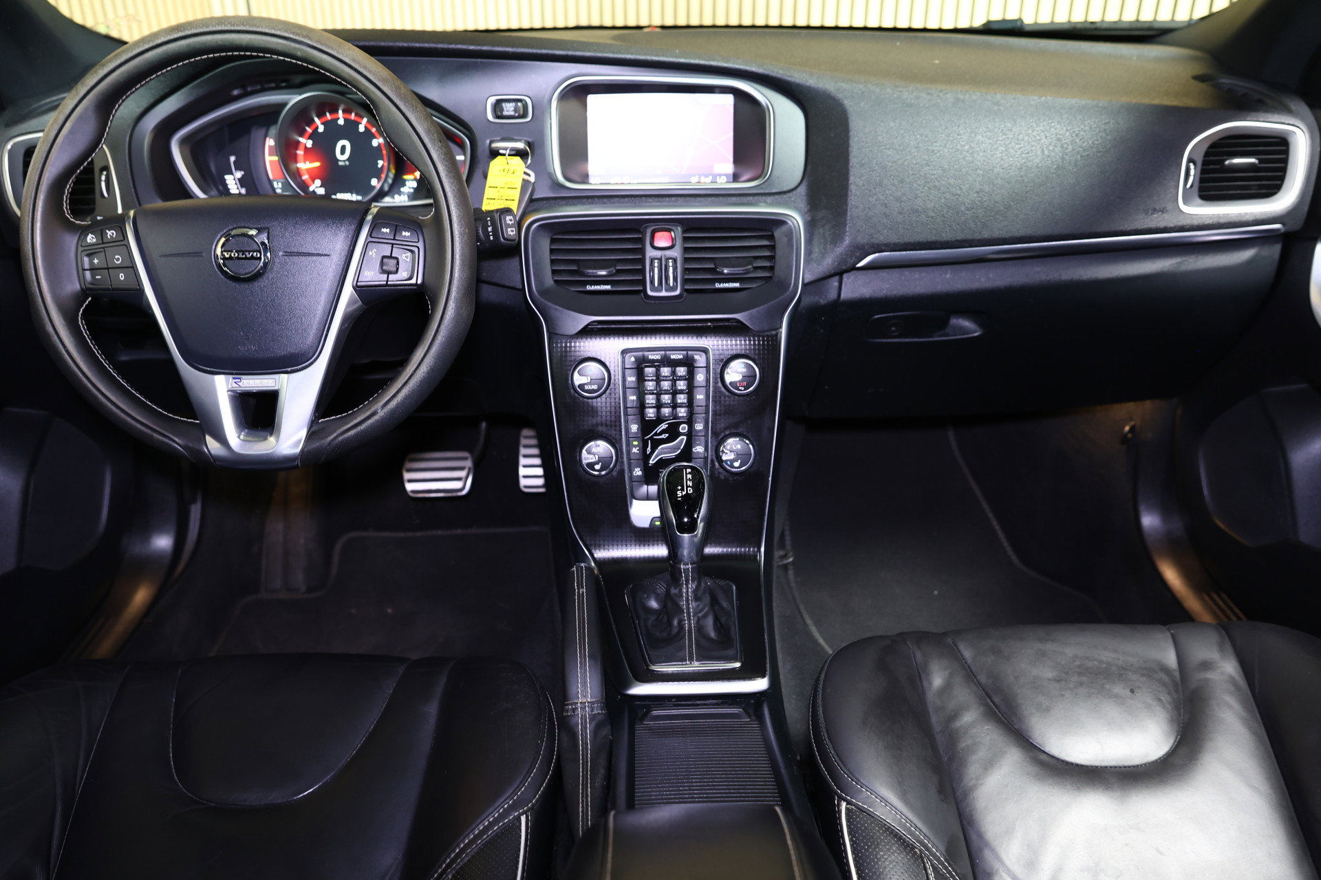 Volvo 2.0 T5 R-Design AVM NAVI CLIMA CRUISE PDC STOELVERWARMING "18 - foto 2