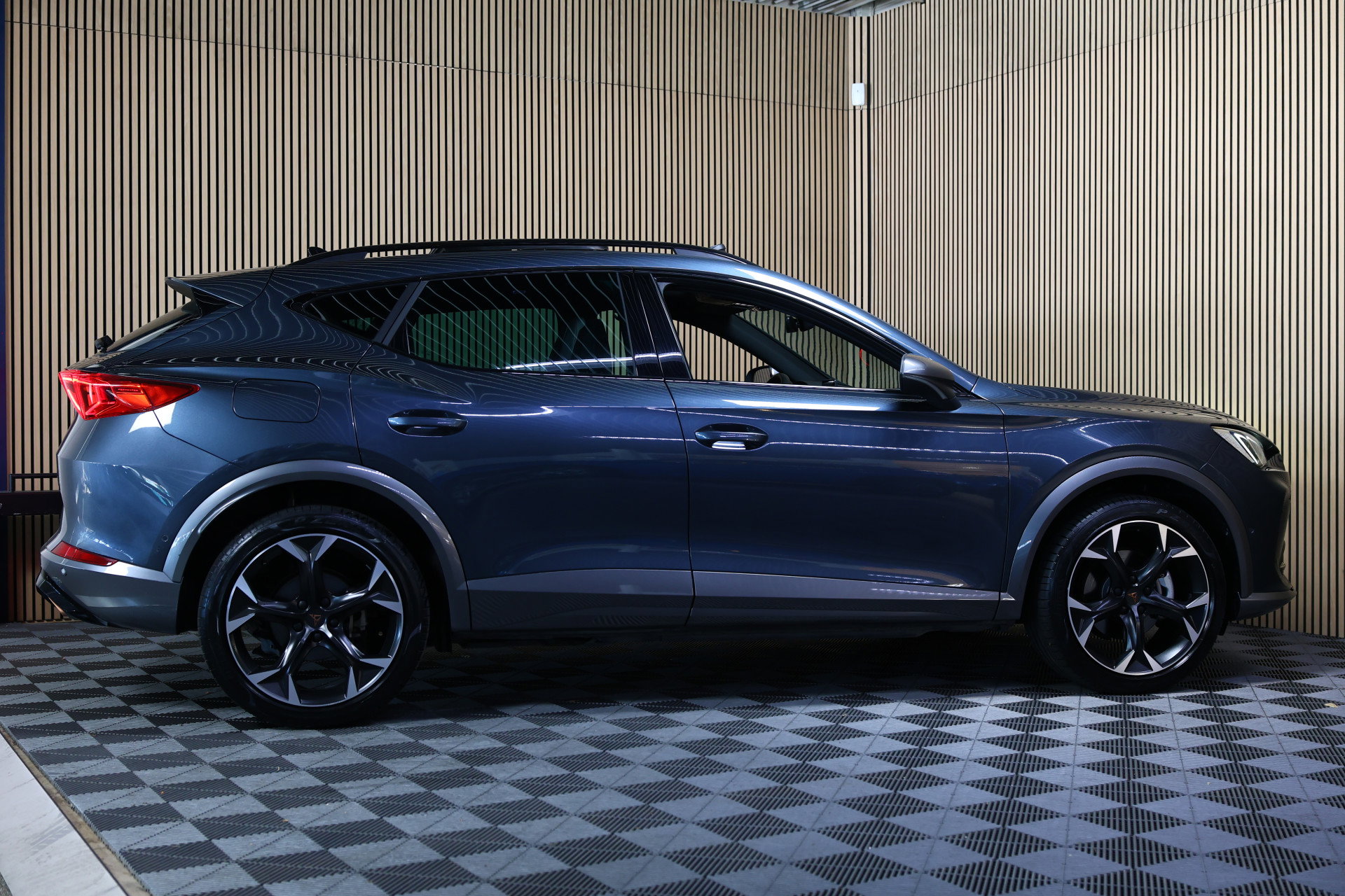 CUPRA 1.4 e-Hybrid Adrenaline AVM CARPLAY NAVI PANO MEMORY VIRTUAL CAMERA SFEER "23 - foto 7