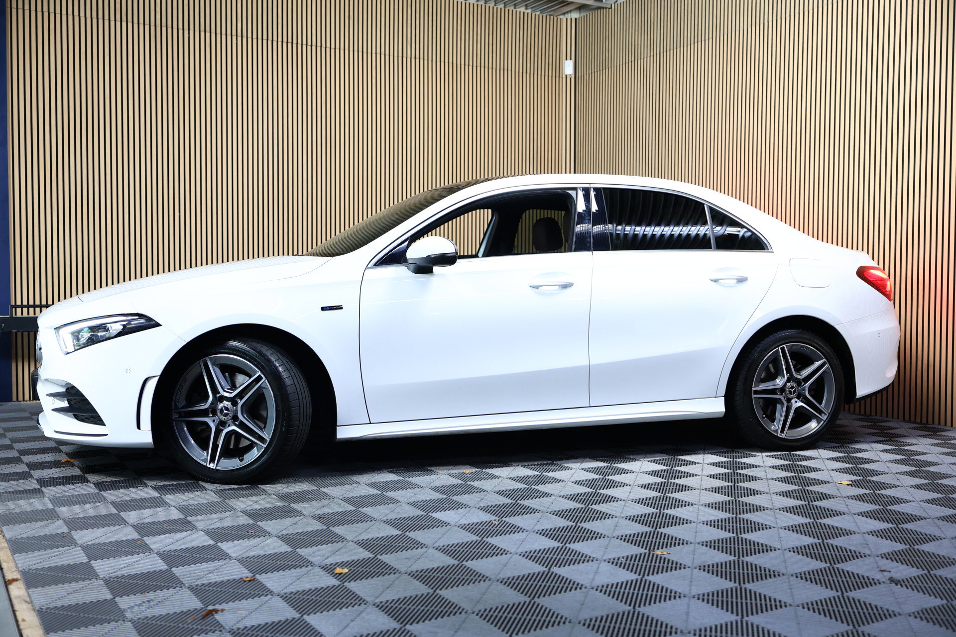Mercedes-Benz 250e AMG AMBIENTE PANODAK NAVI AUTOM CRUISE PDC CAM SFEER '20 - foto 15