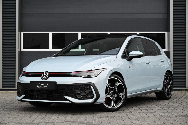 Foto van Volkswagen Golf 2.0 TSI GTI 265 PK 8.5 / PANO / CRYSTAL ICE BLUE / IQ LIGHT / HARMAN KARDON / ACC / TREKHAAK / FACELIFT