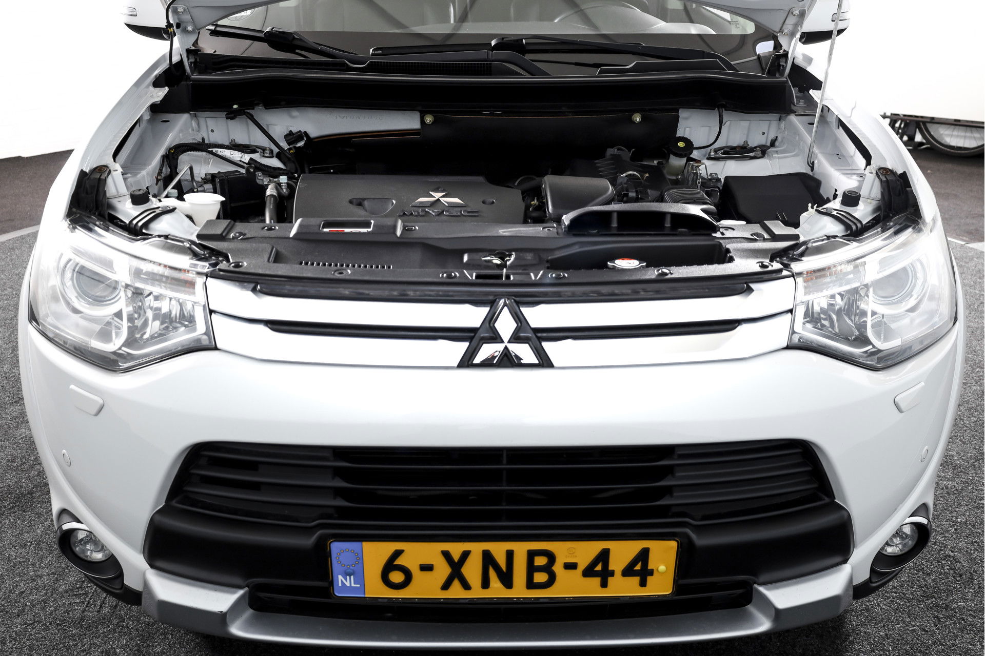 Mitsubishi - Outlander