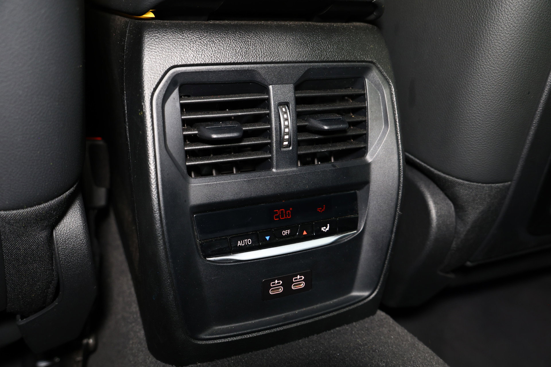 BMW 318i Business M SPORT Edition AVM SPORTLEDER NAVI CARPLAY VIRTUAL '21 - foto 35