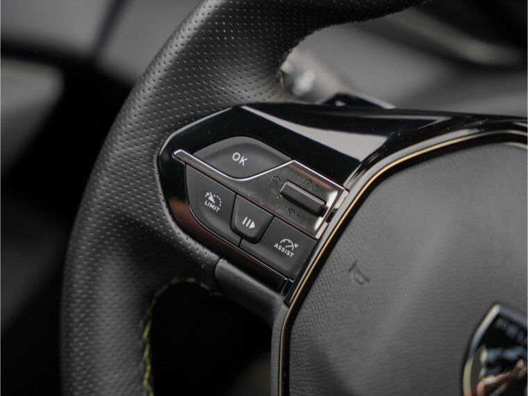 Cruise control adaptief met stop&go en stuurhulp