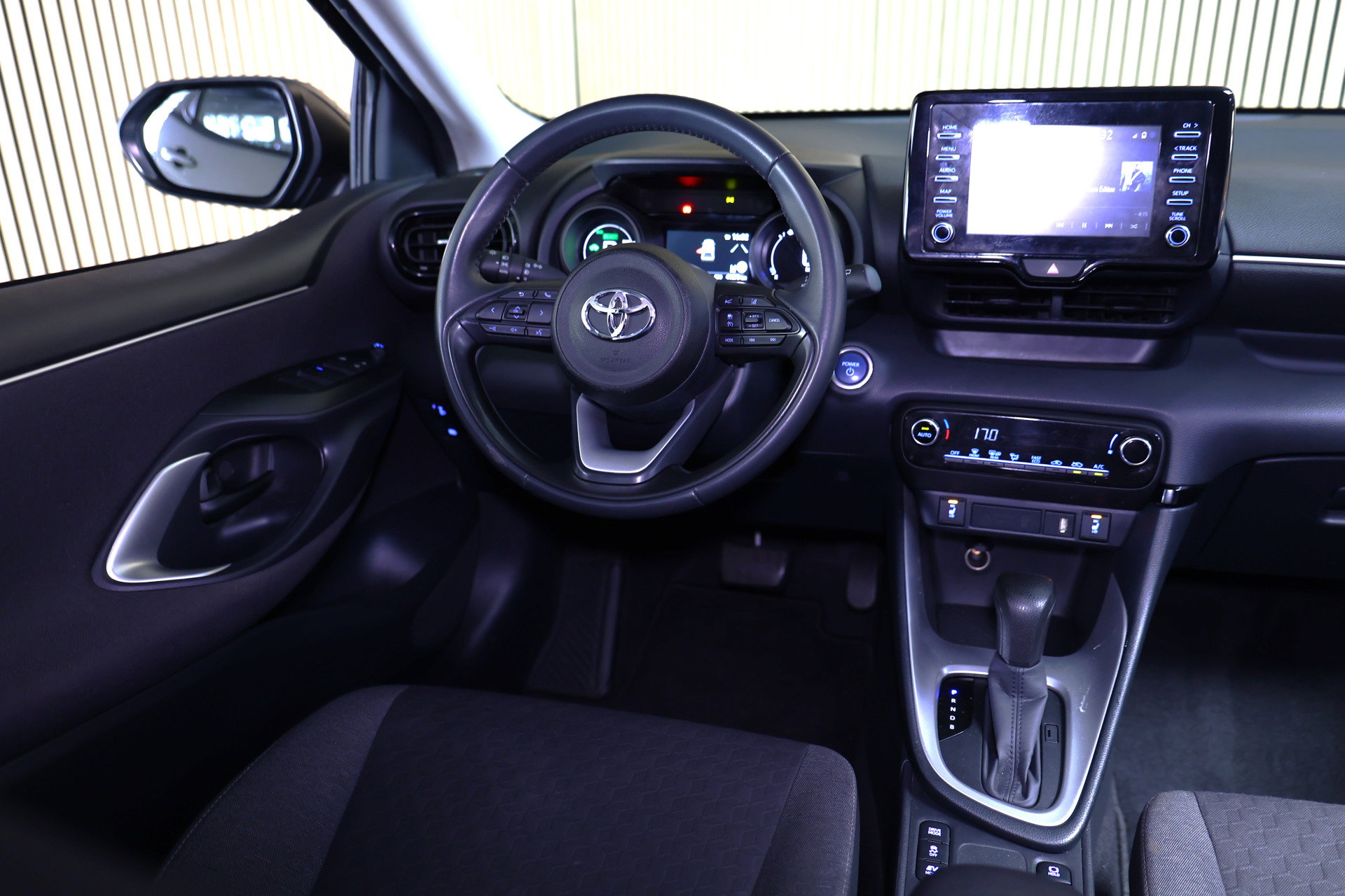 Toyota 1.5 Hybrid Business Plus AUTOM CLIMA CAMERA CRUISE CARPLAY LANE STOELVW '23 - foto 30