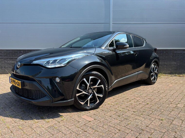 Foto van Toyota C-HR 2.0 Hybrid Style Limited Trekhaak zeer compleet