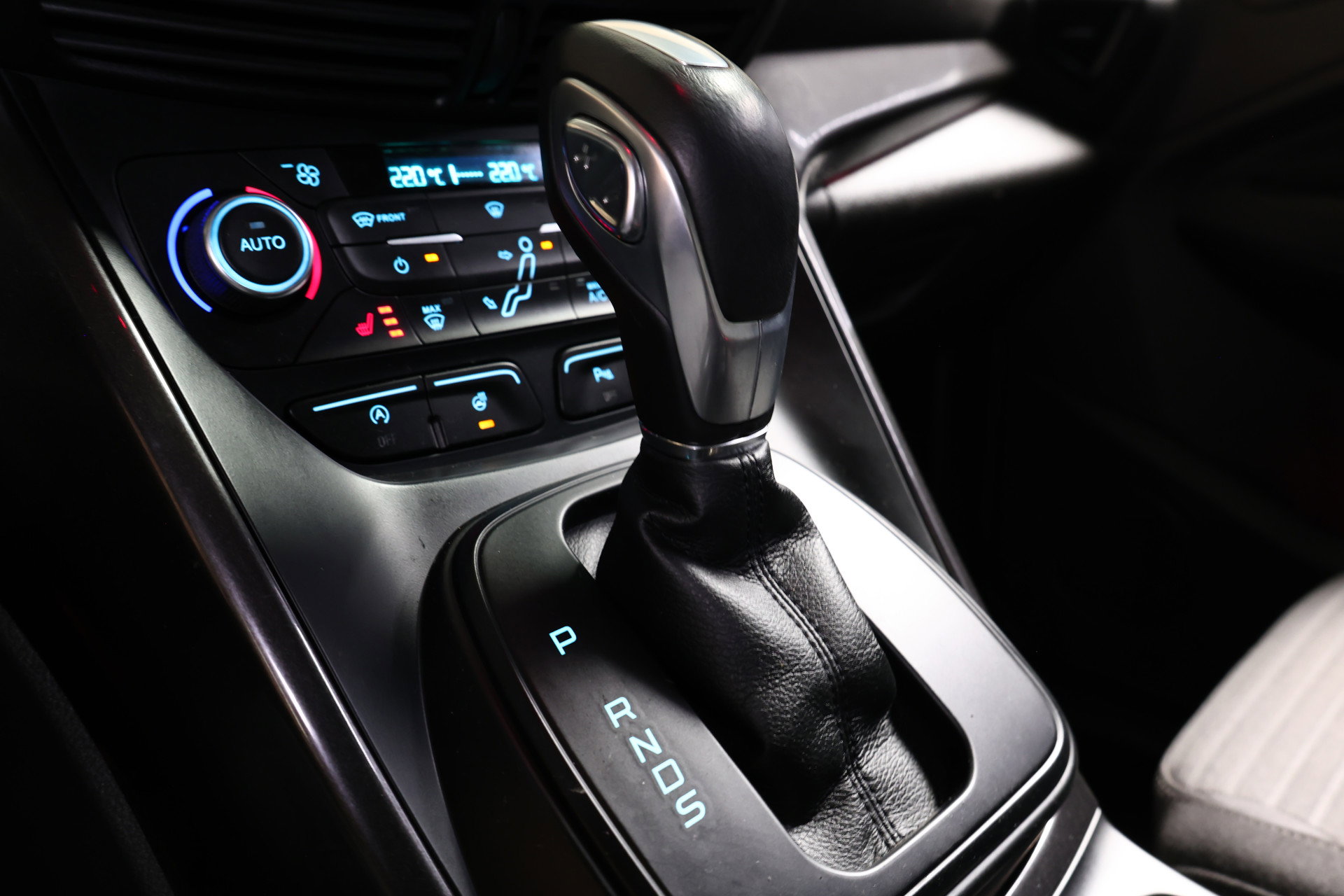 Ford 1.5 Titanium AUTOMAAT NAVI STOELVW KEYLS PDC CRUISE BT '17 - foto 22