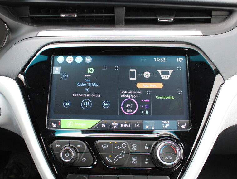 4.0 IntelliLink met 8'' kleuren touchscreen, 1 AUX-aansluiting, USB-aansluiting (2 vóór en 2 achter) Bluetooth, 6 luidsprekers met Apple Carplay ondersteuning